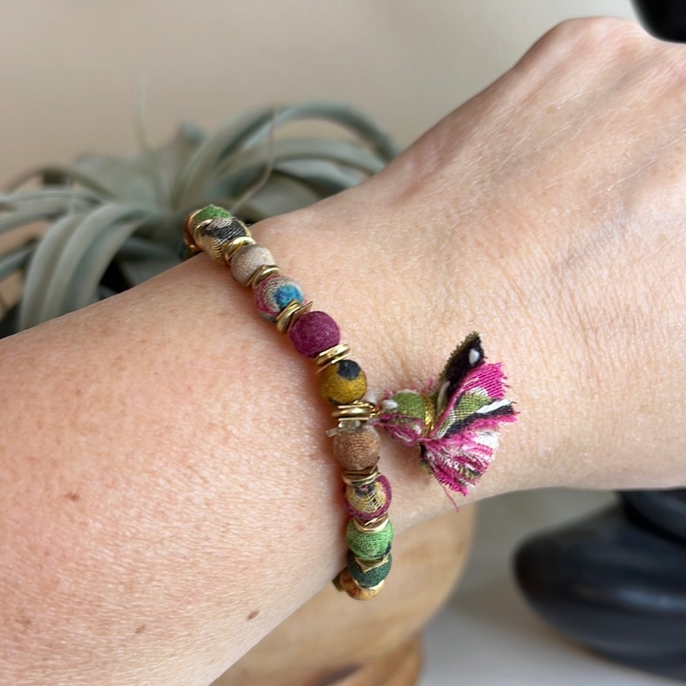 KANTHA BEAD STRETCH BRACELET